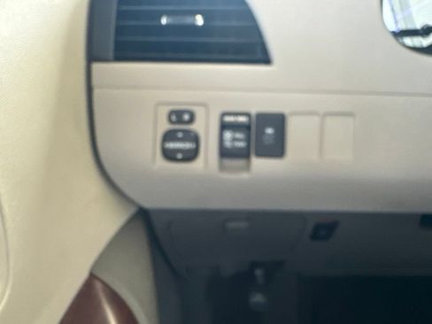 Used 2011 Toyota Sienna XLE FWD image 21