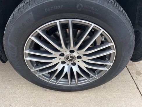 Used 2025 Mercedes-Benz GLC 300 4MATIC image 15