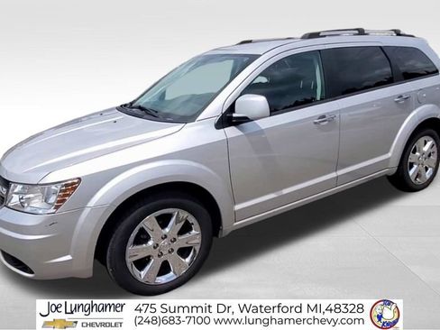 Used 2010 Dodge Journey R/T w/ Navigation & Sound Group I FWD image 4