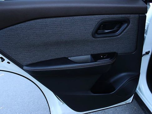 Used 2022 Nissan Rogue S FWD image 15