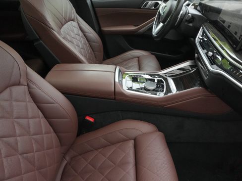 Certified 2025 BMW X6 xDrive40i AWD/4WD image 12