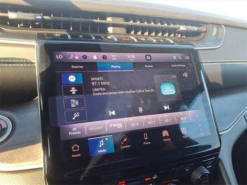 Used 2025 Jeep Grand Cherokee Limited image 16