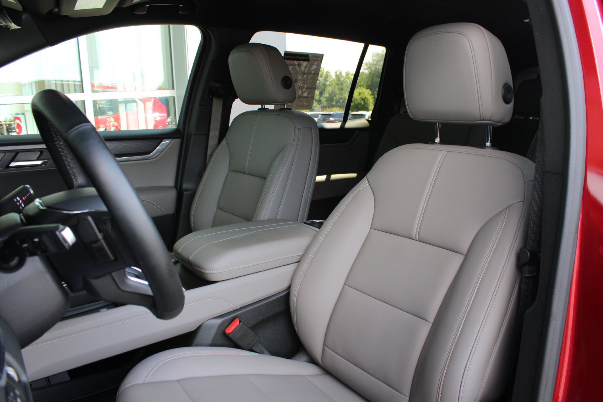 Used 2026 GMC Acadia Elevation w/ Elevation Premium Package FWD image 13