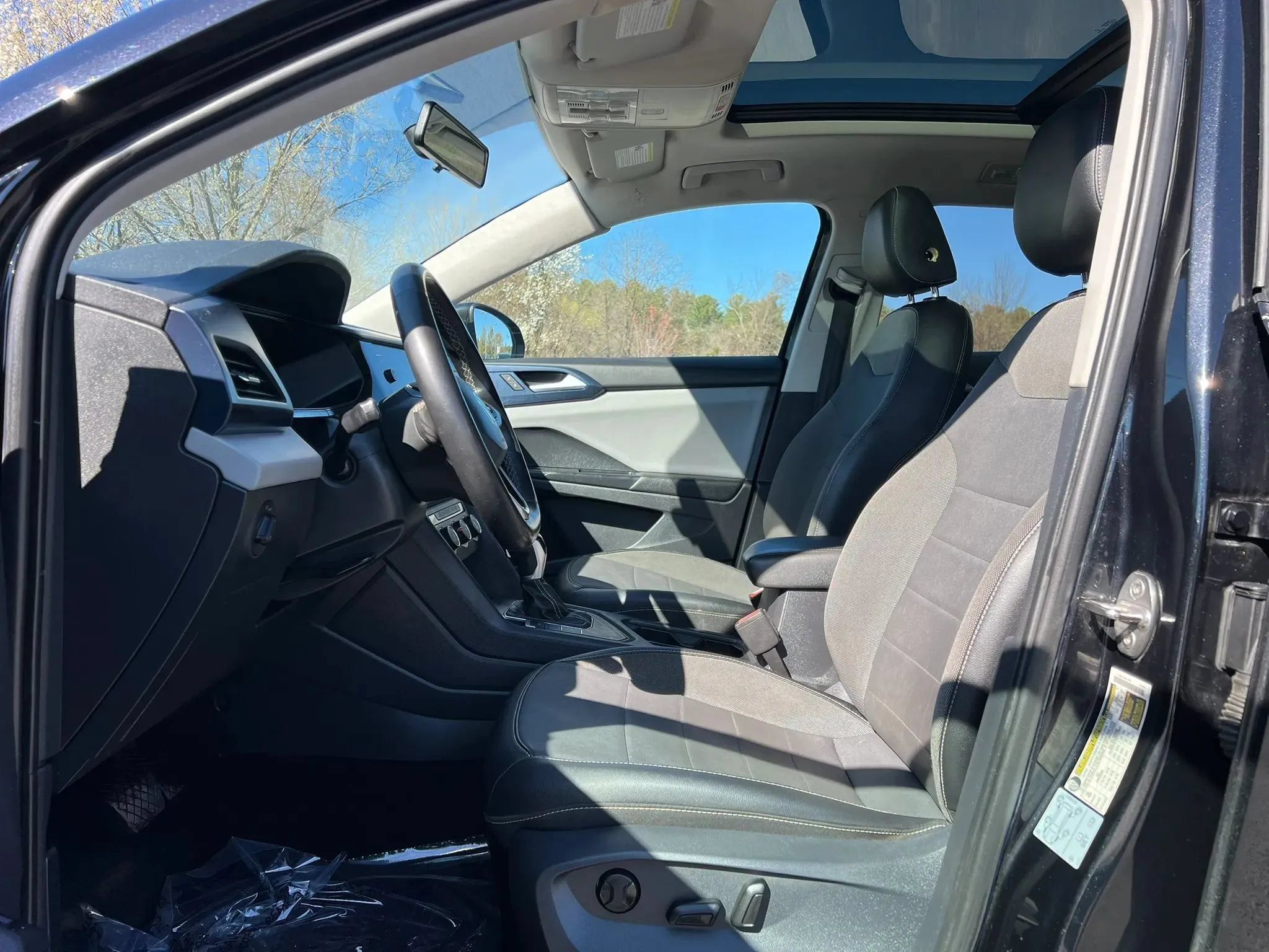 Used 2022 Volkswagen Taos SE FWD image 14