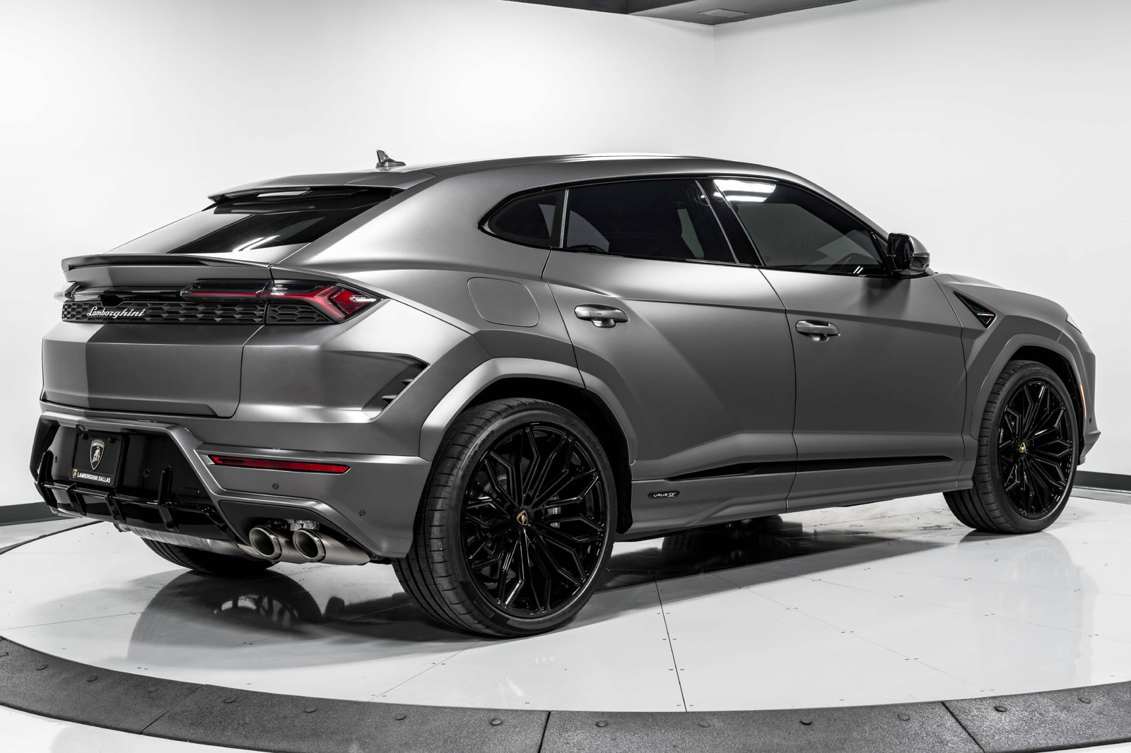 Used 2026 Lamborghini Urus SE AWD/4WD image 3