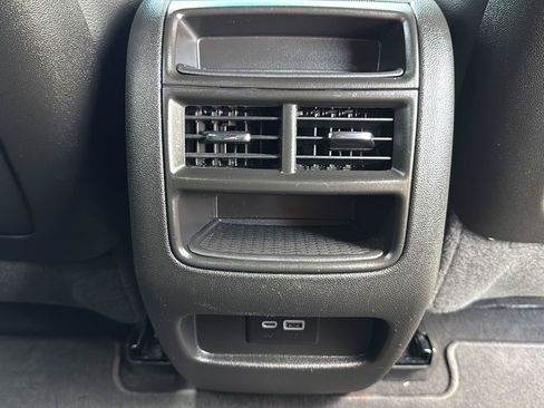 Used 2024 Cadillac XT5 Luxury FWD image 32