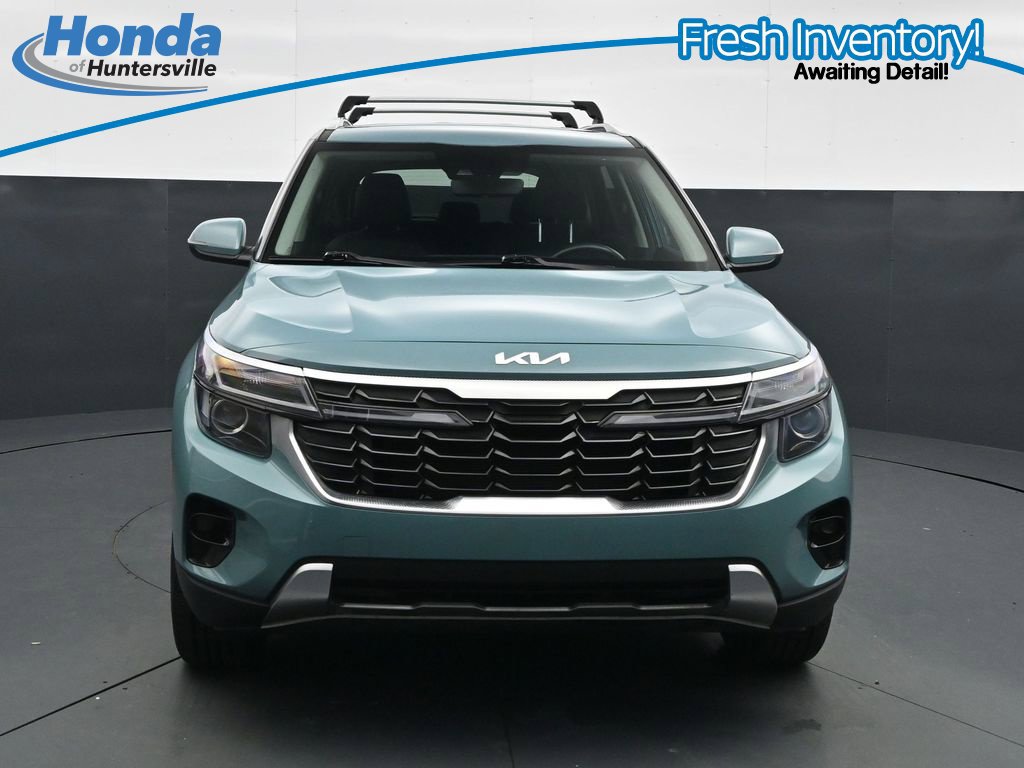 Used 2025 Kia Seltos EX AWD/4WD image 3