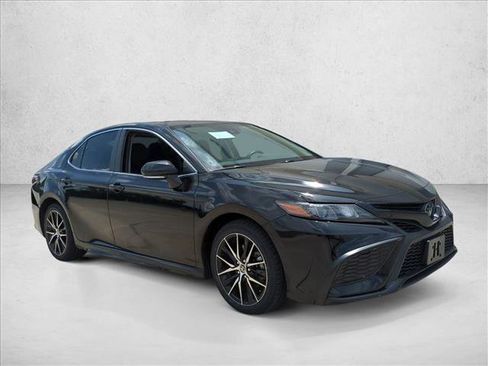 Certified 2023 Toyota Camry SE FWD image 3