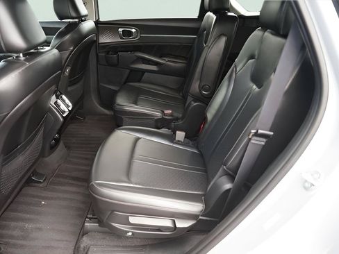 Used 2023 Kia Sorento SX FWD image 13