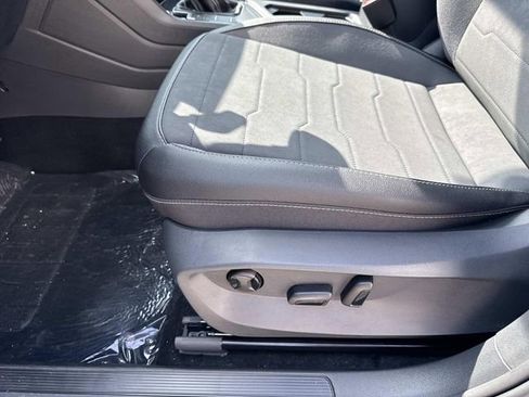 New 2026 Volkswagen Taos SE FWD image 15