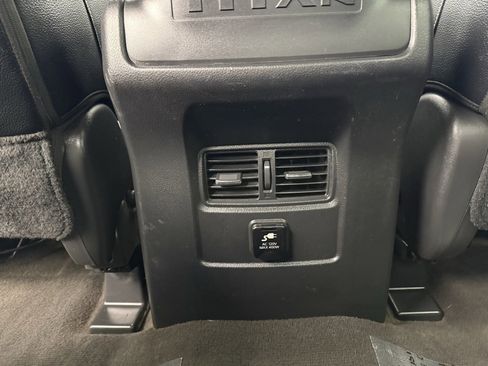 Used 2017 Nissan Titan SL image 44