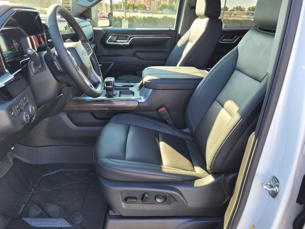 New 2026 Chevrolet Silverado 1500 RST w/ Dark Appearance Package AWD/4WD image 10