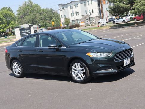 Used 2014 Ford Fusion SE FWD image 2