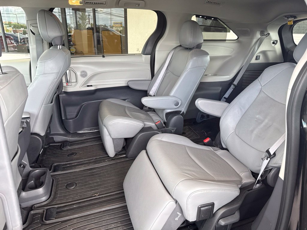 Used 2024 Toyota Sienna Limited AWD/4WD image 15