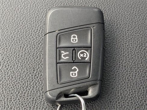 Used 2025 Volkswagen Jetta SE image 36