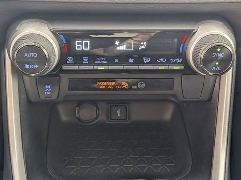 Used 2022 Toyota RAV4 LE image 19