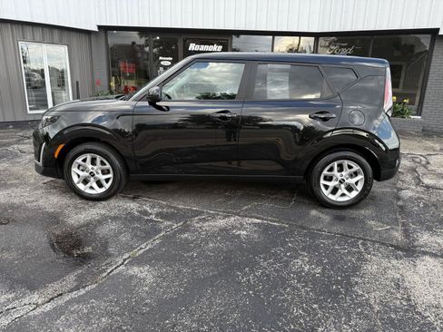 Used 2025 Kia Soul LX w/ LX Technology Package FWD image 8