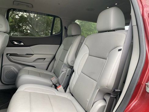 Used 2020 GMC Acadia SLT w/ Driver Alert Package II FWD image 12