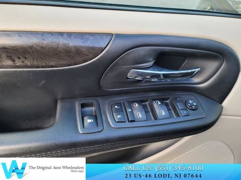 Used 2019 Dodge Grand Caravan SE w/ UConnect Hands-Free Group image 12