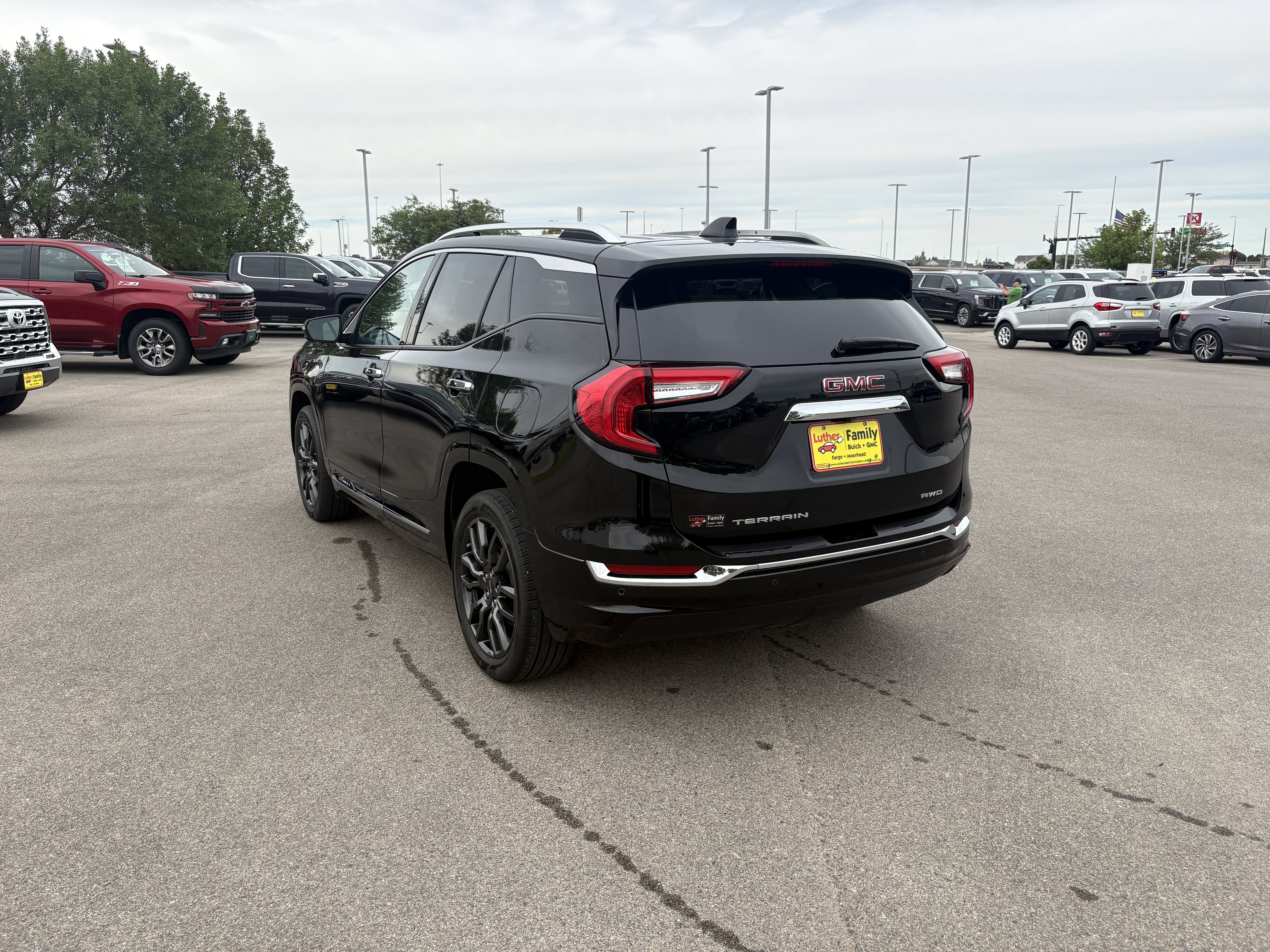 Used 2022 GMC Terrain Denali w/ Black Diamond Edition AWD/4WD image 4