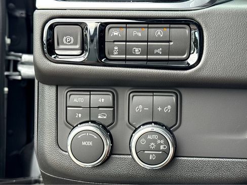New 2026 GMC Yukon XL Elevation w/ LPO, Get Active Package AWD/4WD image 11