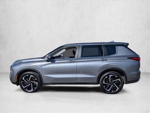 Used 2024 Mitsubishi Outlander SE image 9