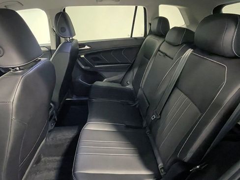 Used 2024 Volkswagen Tiguan SE AWD/4WD image 19
