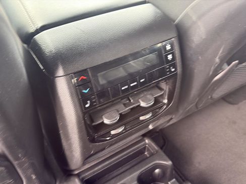 Used 2024 Jeep Grand Cherokee L Limited w/ Luxury Tech Group II image 19