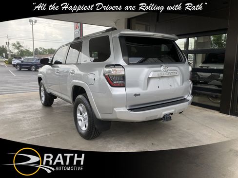 Used 2022 Toyota 4Runner SR5 AWD/4WD image 8