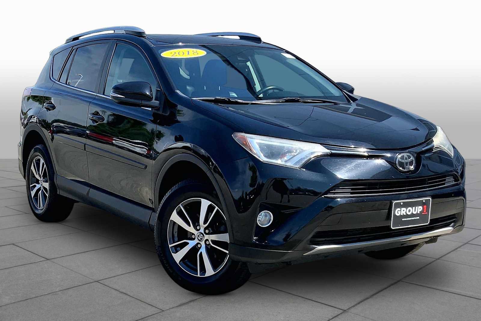 Used 2018 Toyota RAV4 XLE AWD/4WD image 2