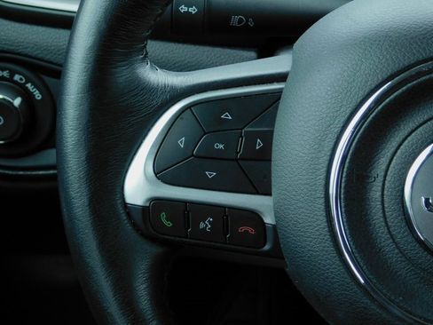 Used 2023 Jeep Renegade Latitude w/ Premium Group image 18