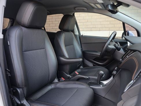 Used 2021 Chevrolet Trax LT w/ LT Convenience Package FWD image 30
