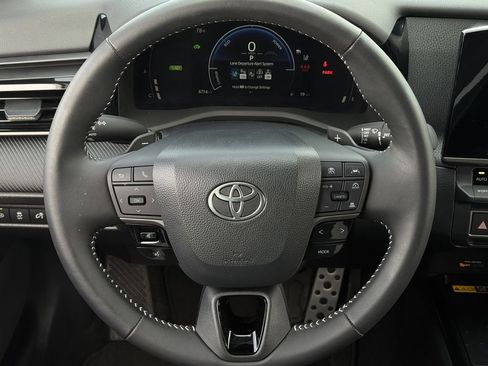 Used 2025 Toyota Camry SE FWD image 14