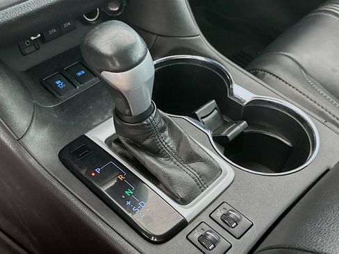 Used 2018 Toyota Highlander SE AWD/4WD image 16