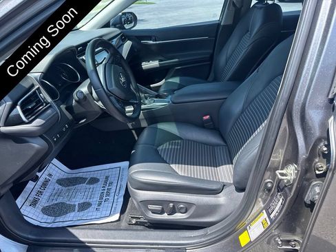 Used 2020 Toyota Camry SE FWD image 9