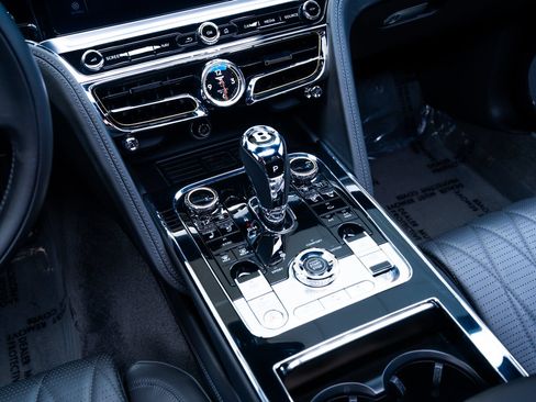 Used 2021 Bentley Flying Spur V8 AWD/4WD image 12
