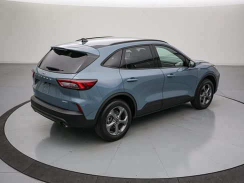 Certified 2025 Ford Escape ST-Line Select AWD/4WD image 4