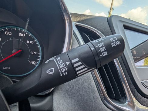Used 2023 Chevrolet Equinox LS w/ Midnight Edition FWD image 34