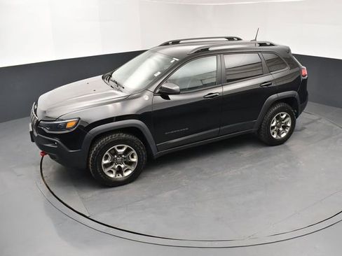 Used 2019 Jeep Cherokee Trailhawk w/ Cold Weather Group image 15