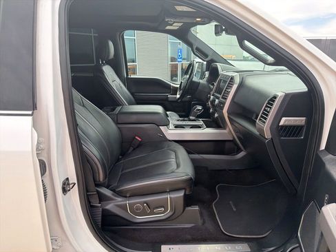 Used 2017 Ford F150 Platinum w/ Equipment Group 701A Luxury AWD/4WD image 25