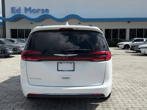 Used 2022 Chrysler Pacifica Touring-L FWD image 13