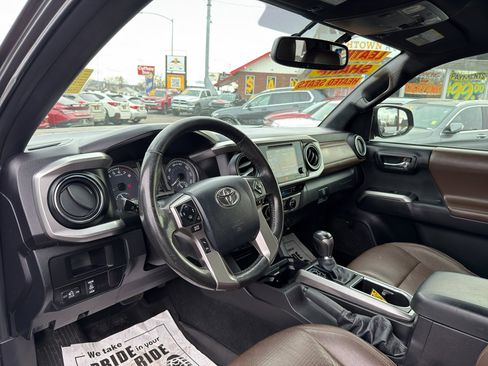 Used 2016 Toyota Tacoma Limited image 10