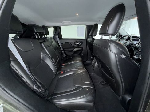 Used 2019 Jeep Cherokee Latitude Plus AWD/4WD image 19
