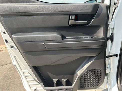 Used 2025 Toyota Tacoma SR5 AWD/4WD image 25