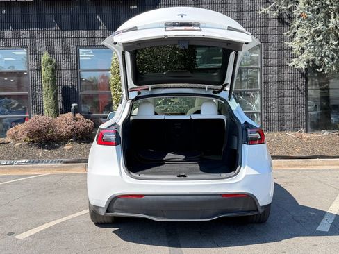 Used 2020 Tesla Model Y Long Range image 17