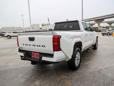 Certified 2025 Toyota Tacoma SR5 AWD/4WD image 7