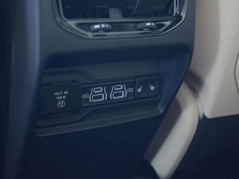 Used 2023 Jeep Grand Cherokee Limited w/ Luxury Tech Group II AWD/4WD image 32