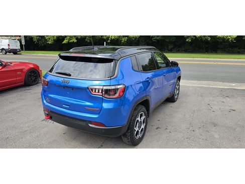 Used 2022 Jeep Compass Trailhawk w/ Trailhawk Convenience Group AWD/4WD image 3