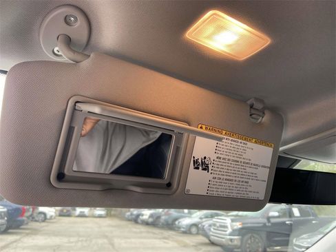 Used 2025 Toyota Highlander XLE image 28