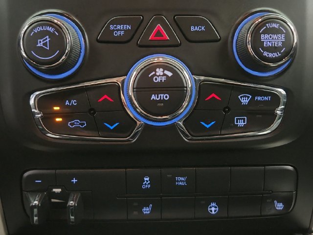 Used 2019 RAM 1500 Classic SLT w/ Black Appearance Group AWD/4WD image 18
